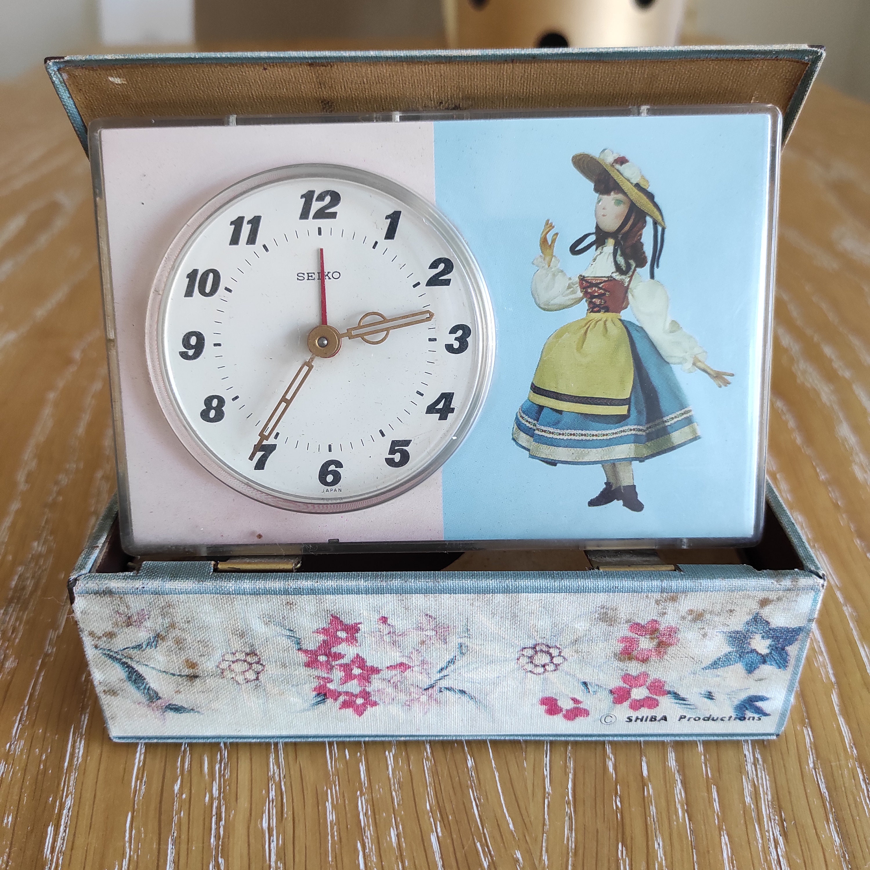 Seiko Puppet Wind-up 1970's Alarm Clock in Book Case - Etsy Norway