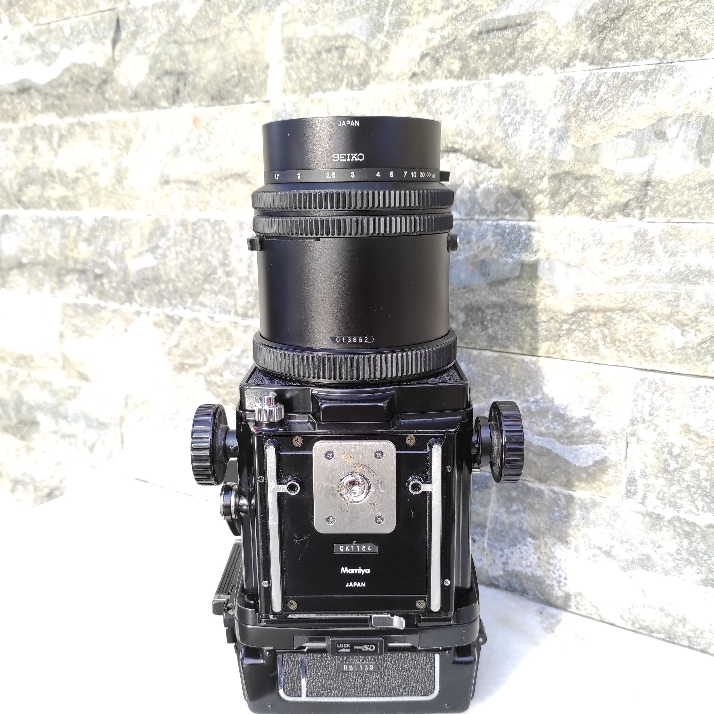 フィルムカメラ MAMIYA RB67 PROFESSIONAL + S SEKOR #1174 Mamiya RB67 Pro S + Prism Finder + Sekor C 150mm F4 Lens – SHOWA