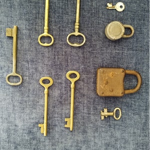 Mixed Antique  Keys,Antique padlocks , Antique Keys and padlocks lot