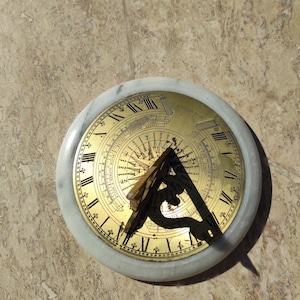 Vintage R Glynne Fecit Sundial, Desk Decor