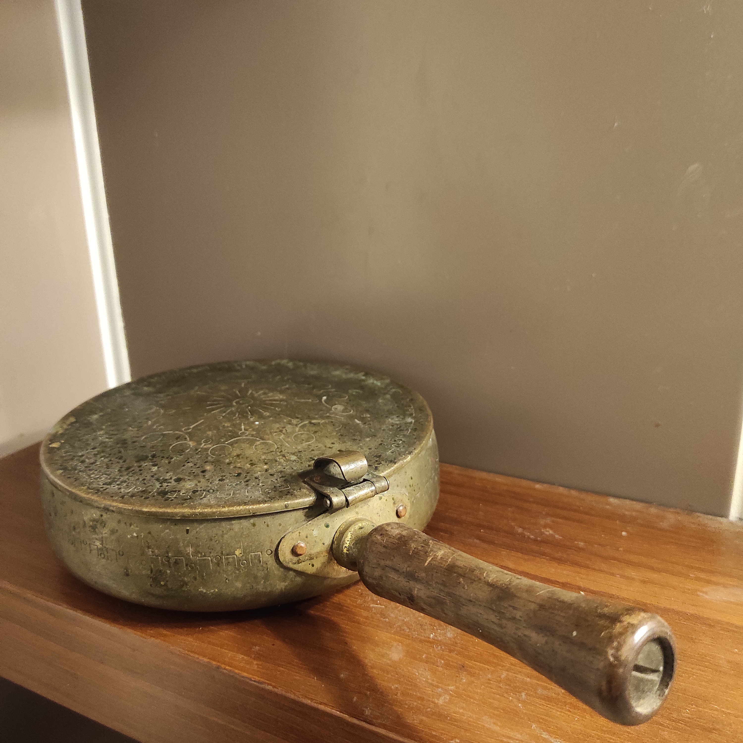 Vintage 19th Century Bed Warmer Brass Top Wooden Handle Bed Etsy Ireland