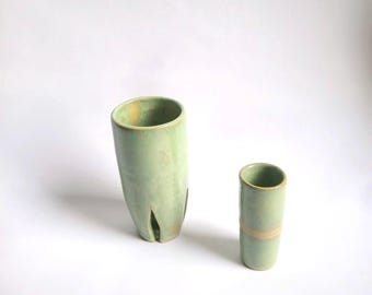 Vase vert d'eau traversant pour fleurs sechées (à gauche sur l'image) - Céramique