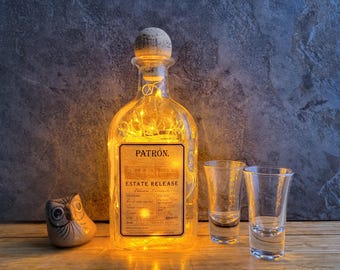Lámpara con forma de botella de tequila Patrón – Luz LED decorativa, elige el color.