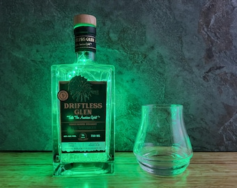 Lámpara de botella de whisky Driftless Glen – Decoración para bar con control remoto