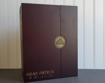 Caja de Tequila Gran Patrón Burdeos, Vitrina de Caoba