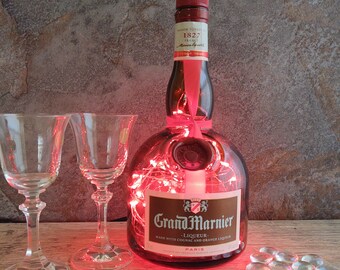 Lámpara hecha con una botella de Grand Marnier – Decoración reciclada con licor, luces LED