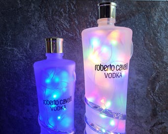 Lámpara LED de vodka Roberto Cavalli – Luz hecha con una botella reciclada, con control remoto