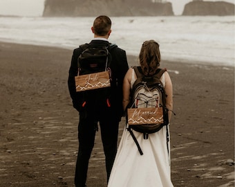 Just Married Backpack Sign for Hiking Wedding, Elopement Wedding, Adventure Bride Groom, Mountain Wedding Decor, Mountain Wedding Photo Prop