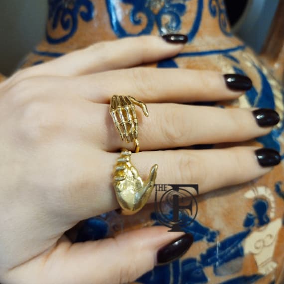 Alliance (bague) En Argent 925 Sertie D'une Main Tenant Une Tête - Tailles 50 à 65 - Neuf Avec écrin