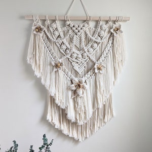 Floral Macrame Wall Hanging: Boho Home Decor with Coffee-Dyed Flowers