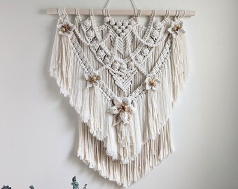 Floral Macrame Wall Hanging: Boho Home Decor with Coffee-Dyed Flowers