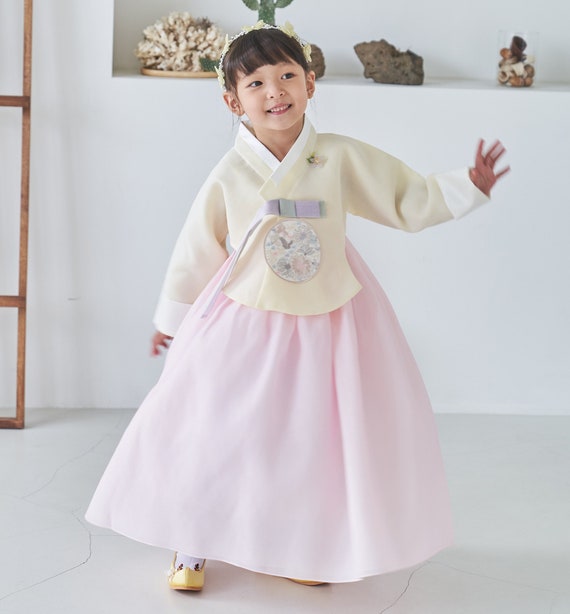 Korean Traditional Hanbok White Transparent, Girl Wearing Cute Pastel Color  Hanbok And Holding Korean Traditional Bag Illustration, Hanbok, Hanbok  Illustration, Korean Traditional Clothes PNG Image For Free Download