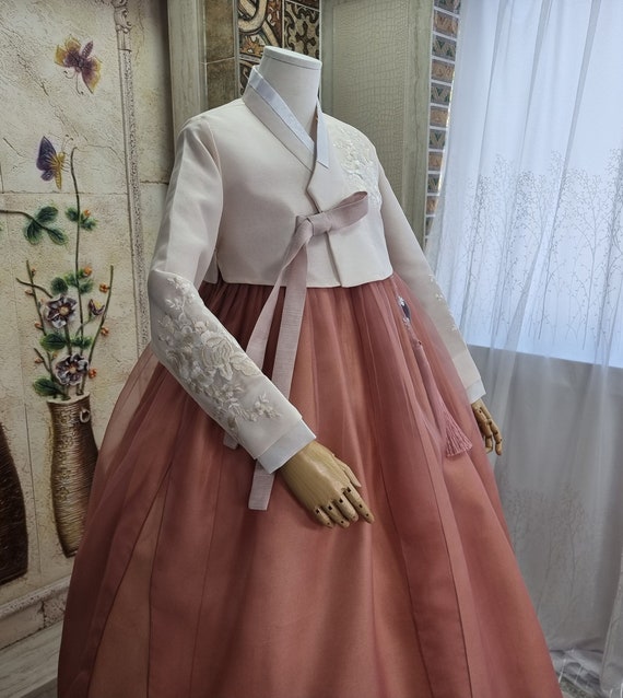 South korean shop traditional dress hanbok