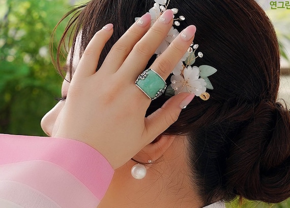 New Peridot Jade Ring Female Japanese and Korean Simple Green Crystal Ring  Open Temperament Mens Rings for Women Men Man Woman