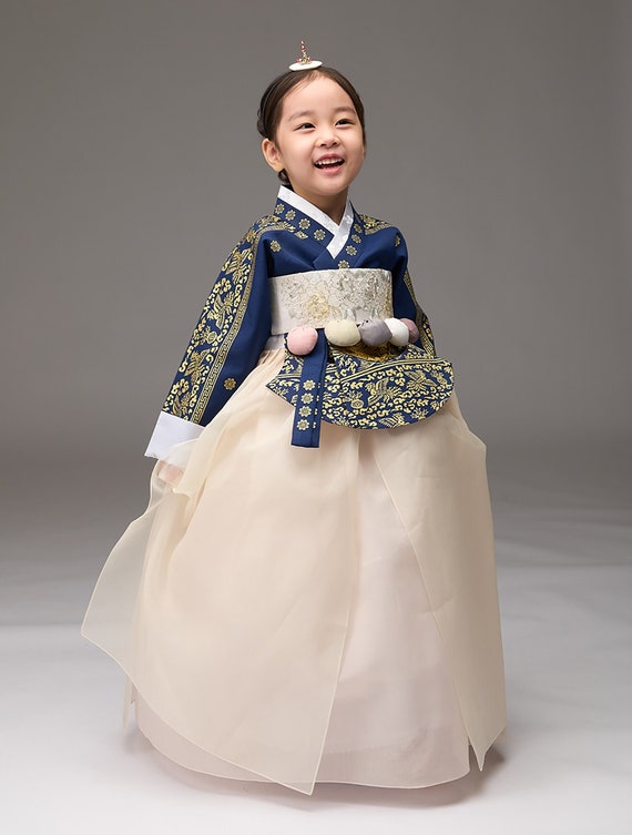 Isolated Hanbok Korean Traditional Dress Stock Photo 542931988 |  Shutterstock