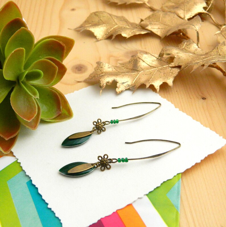 Long loops enamelled fir green shuttle