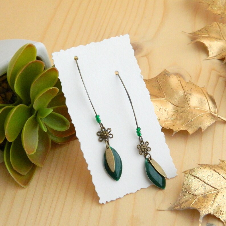 Long loops enamelled fir green shuttle