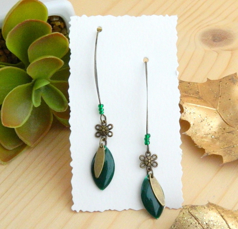 Long loops enamelled fir green shuttle