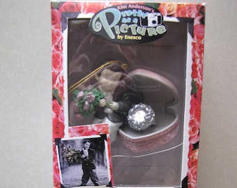 Kim Anderson's Pretty as a Picture by Enesco "I Know How To Win A Heart" Ornament 1997