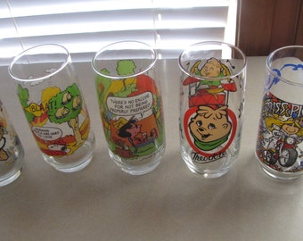 Flintstones Smurfs Charlie Brown Disney etc Collectible Glasses Vtg 1001 
