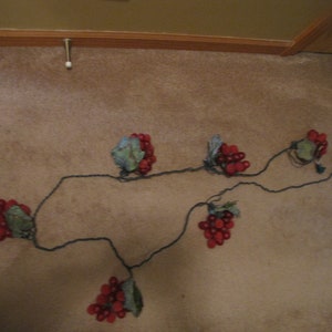 8&#39; Light up cord of Red Grapes, So pretty! 6 bunches of grapes on 8&#39; cord