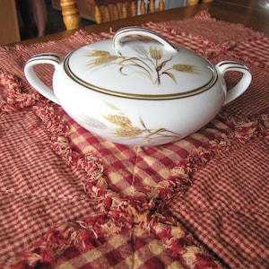 Noritake China, Wheaton Pattern #5414, Lidded Sugar Bowl