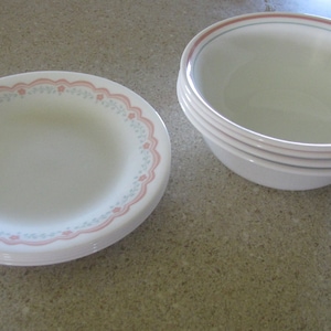 4-Corelle &quot;Lorraine&quot; Dessert/Bread And Butter/Snack Plates and  4-Cereal Bowls