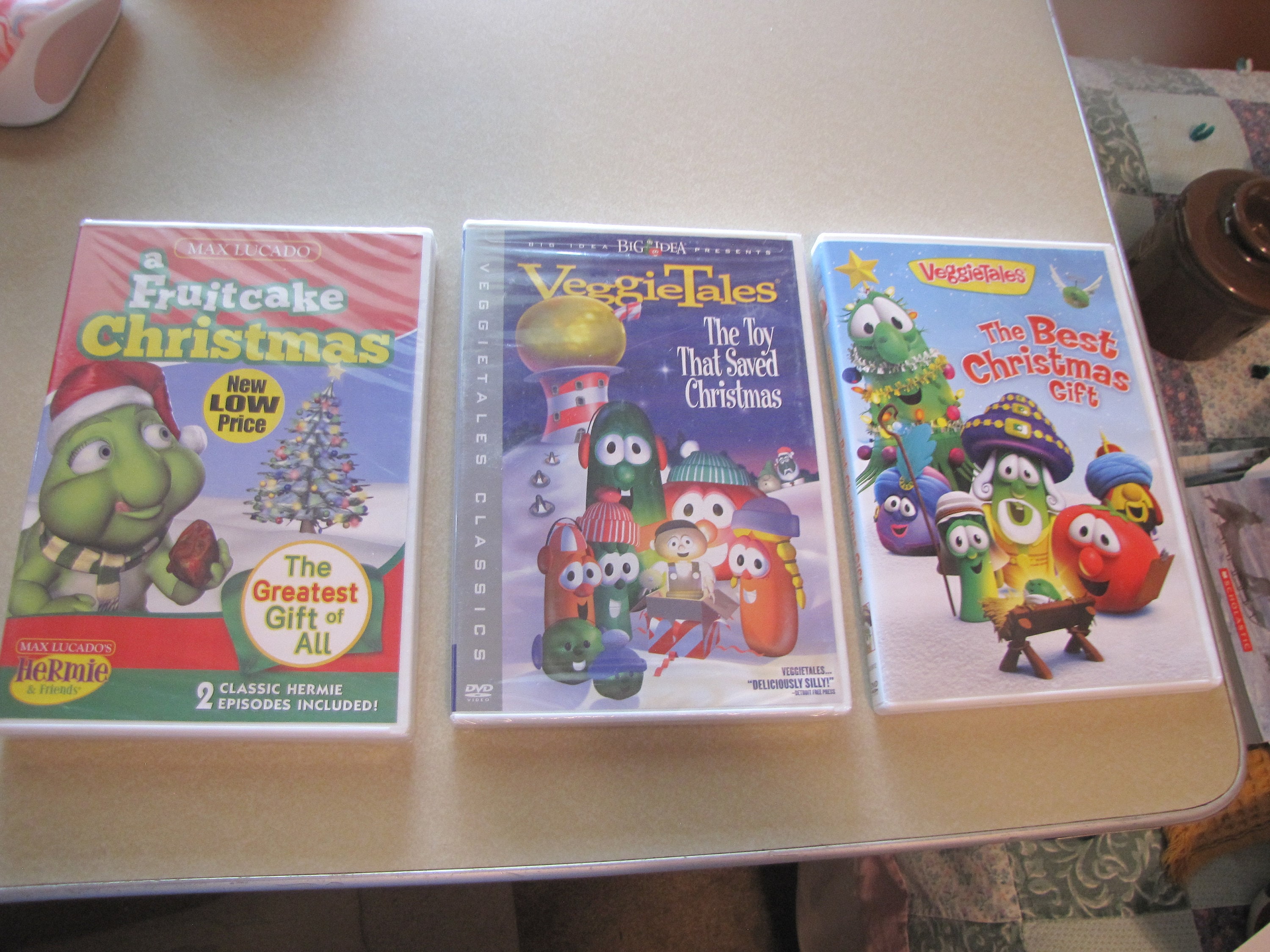 Hermie & Friends, A Fruitcake Christmas/ Veggie Tales, the