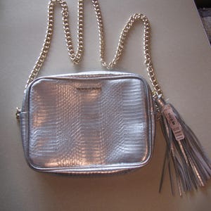 New Vintage Victoria&#39;s Secret Silver Crossover Purse w/Tasseled zipper, Faux Leather