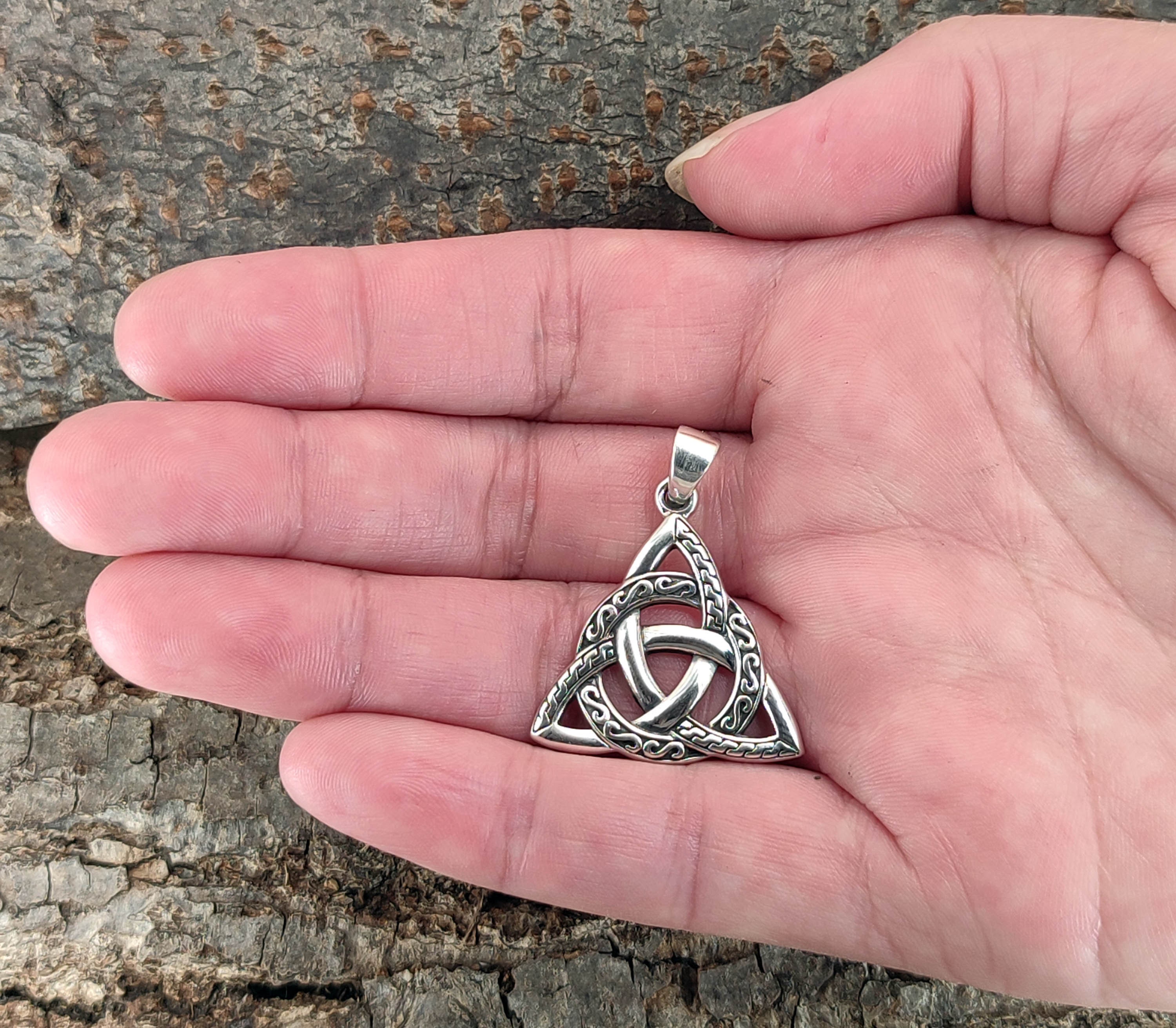 Collier Chaîne Argentée Avec Pendentif Celtique Triqueta – SHAMAYA KREA