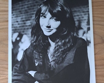 Kate Bush (1977) Fotografia stampa/fan club (10'' x 8'').