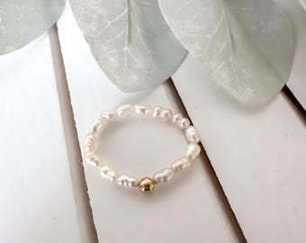 Anillo de perla de agua dulce real, anillo elástico, anillo de perla delicada, mini perlas de arroz, regalo de bodas, regalo personal, hecho a mano,