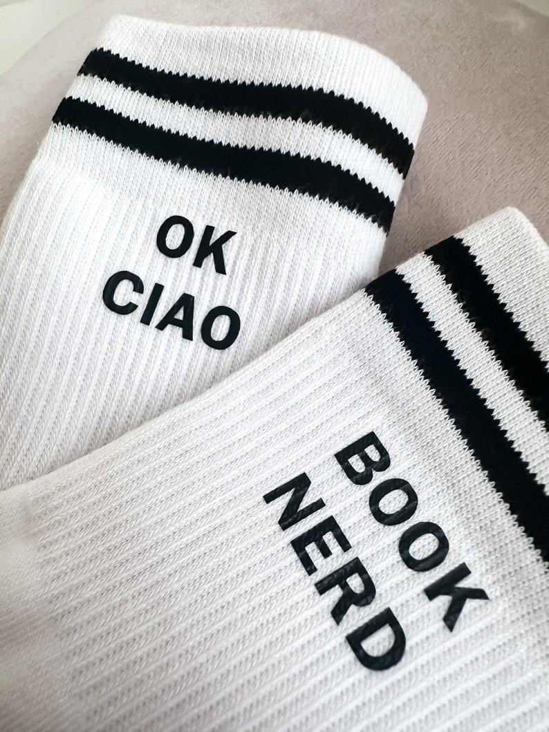 Personalisierte weiße Socken, Tennissocken, mit schwarzen Streifen, individuelle Socken, mein Text, Geschenk, personalisierbar, Socks Bild 6
