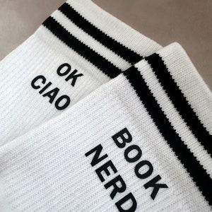 Personalisierte weiße Socken, Tennissocken, mit schwarzen Streifen, individuelle Socken, mein Text, Geschenk, personalisierbar, Socks Bild 4