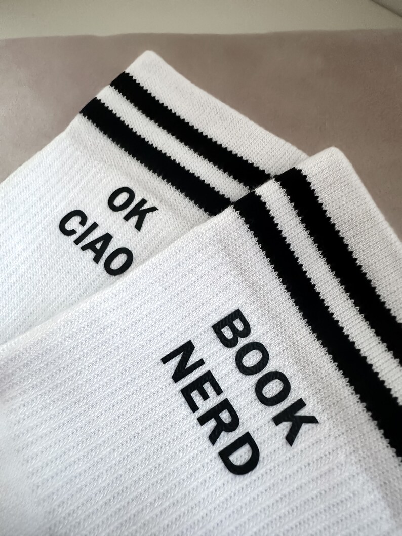 Personalisierte weiße Socken, Tennissocken, mit schwarzen Streifen, individuelle Socken, mein Text, Geschenk, personalisierbar, Socks Bild 4