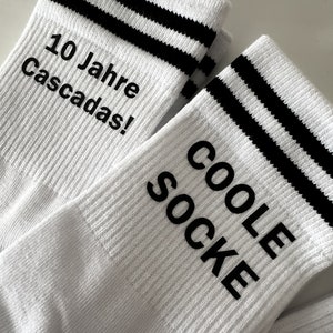 Personalisierte weiße Socken, Tennissocken, mit schwarzen Streifen, individuelle Socken, mein Text, Geschenk, personalisierbar, Socks Bild 5