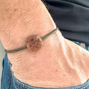 personalisiertes Holz Armband, Taufpate, Trauzeuge Geschenk, Surferarmband mit Initialen, Name, Geschenk Mann, Familie, für ihn uns sie,