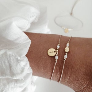 Pulsera perlas iniciales, perlas de agua dulce, personalizable, letra personalizada, grabado, mamá, oro plata, disco personalizado, tendencia