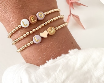 Pulseira com contas e letras, iniciais, nome, banhada a ouro 24k, presente para mãe, personalizável, para filha, amiga.