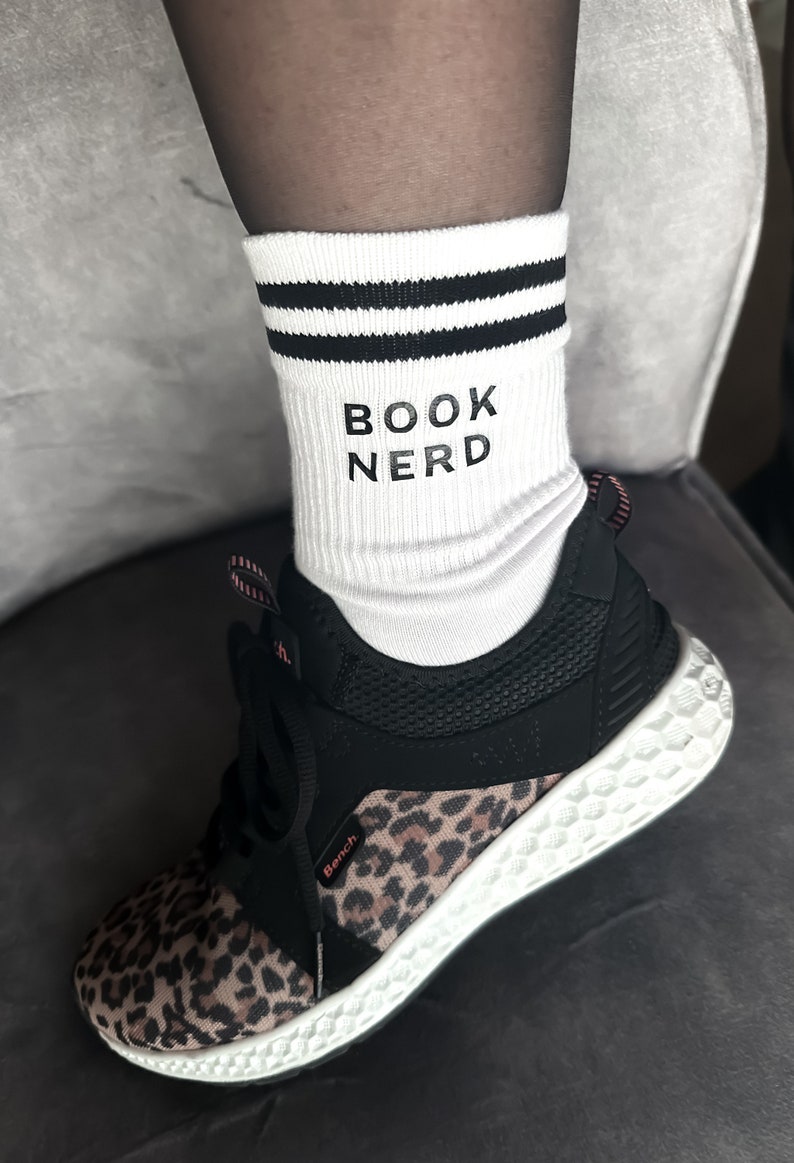 Personalisierte weiße Socken, Tennissocken, mit schwarzen Streifen, individuelle Socken, mein Text, Geschenk, personalisierbar, Socks Bild 3