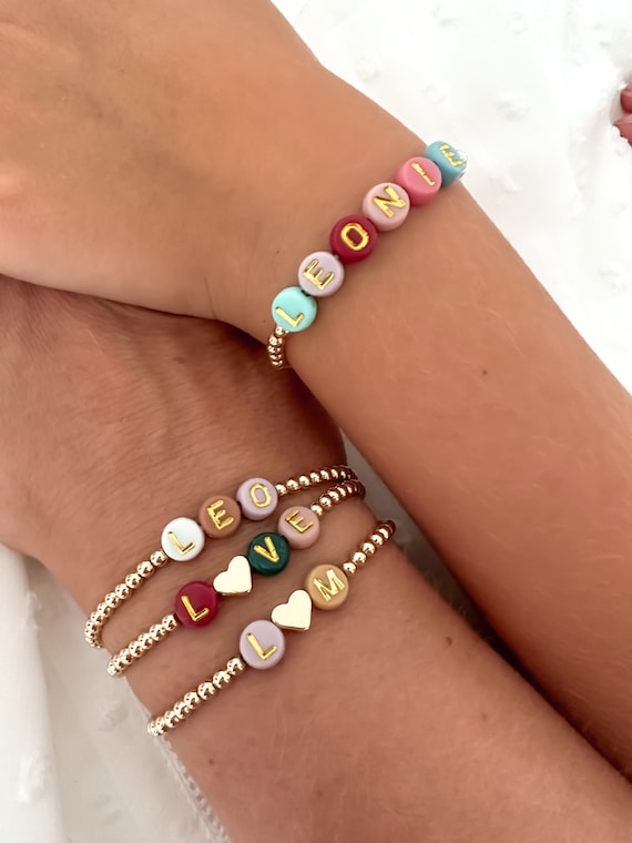 Bracciali EVE con filo metallico e perline a forma di lettera