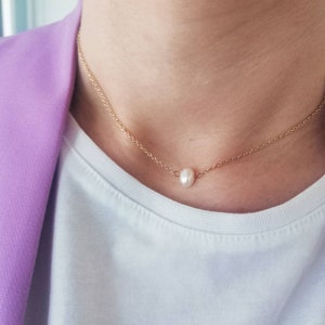 Gouden ketting met parel, witte zoetwater parelgouden ketting, gevoelige ketting, minimalistische juwelen, 18k verguld, fijn, zoet water, drijvend