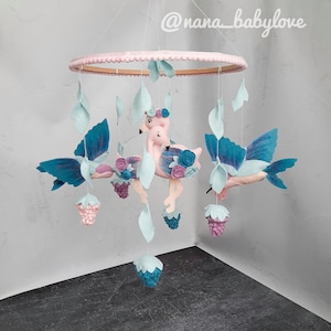Crib mobile girl Baby mobile girl Mom and baby flamingo Hummingbird mobile Nursery decor Gift baby Presents nursery Birds mobile Tropical
