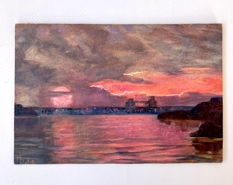 Könnte beinhalten: Ein Gemälde, das einen Sonnenuntergang über einem Gewässer zeigt. Der Himmel ist eine Mischung aus Rosa, Orange und Lila, mit dunklen Wolken im Hintergrund. Das Wasser ist eine ruhige, reflektierende Oberfläche, die die Farben des Himmels widerspiegelt. Das Gemälde ist in einem lockeren, impressionistischen Stil ausgeführt.