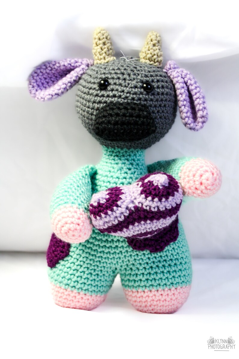 Crochet Valentines Day Cow image 1