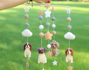 Móvil personalizado con perros. Móvil de fieltro para habitación infantil con perros. Móvil individual y personalizado con animales. Regalo para baby shower.