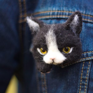 Wool brooch Cat. Needle felted brooch. Natural wool brooch. Eco wool brooch. Cat owner gift.
