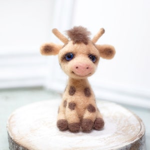 Needle felt toy Little Giraffe. Felt sculpture. Environmentally friendly toy.