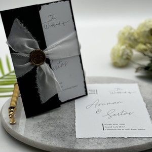 Hochzeitseinladung mit Band, Hochzeitseinladungen, Luxuseinladung, Einladung Wachssiegel, Einladung gefaltet, Schwarze Einladung
