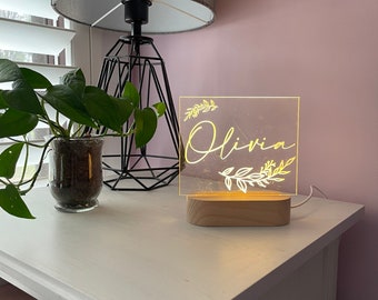 Nombre con Flores / Luz Nocturna / 2 bases a elegir